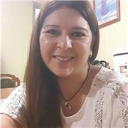 Profesora dicta clases a estudiantes hasta sexto año básico en todas las áreas